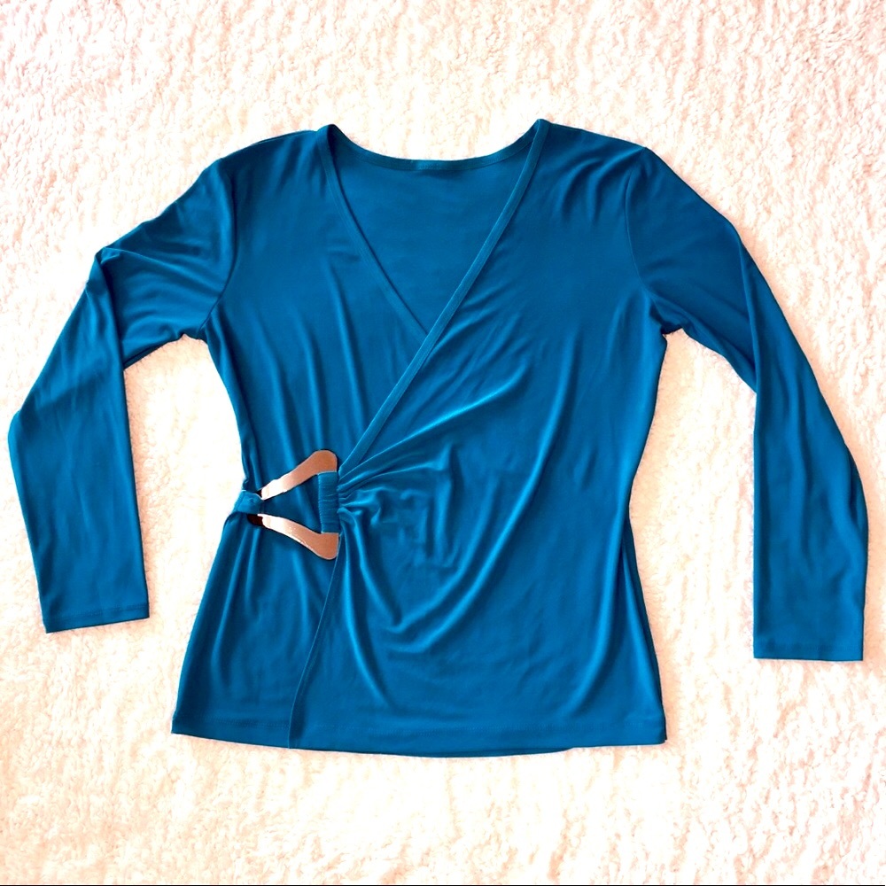 Long sleeve silver buckle top, Sz L.